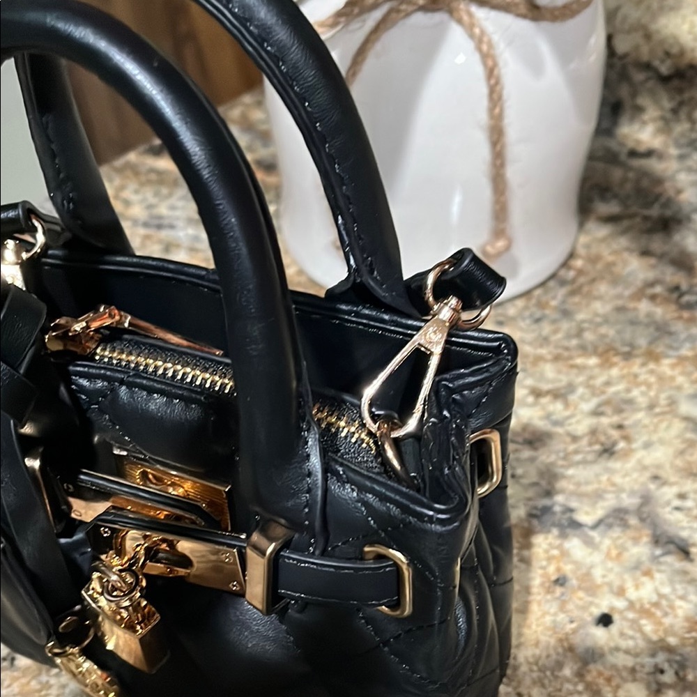 Badgley Mischka NWT Black Quilted Handbag - Picture 5 of 11